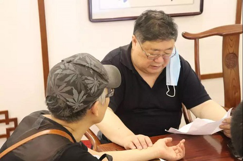 (上图为陈德兴,下图为范忠泽)当然,除了"言传","身教"也是必不可少