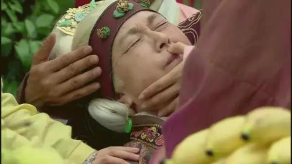 人晕倒时,"掐人中"根本没用!