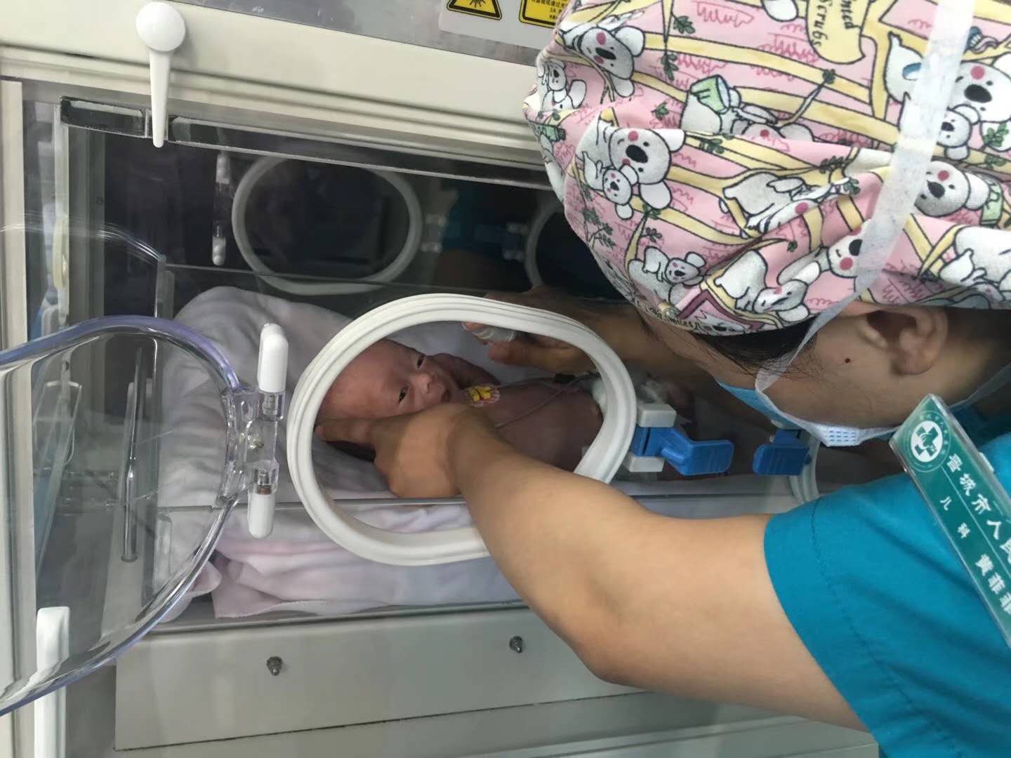 医学界将胎龄小于37周,体重小于2.5千克的新生儿定义为早产儿.