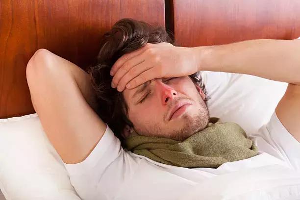 【表现】:体寒肢冷,面色苍白,气短乏力,形体消瘦.多由久病所致.