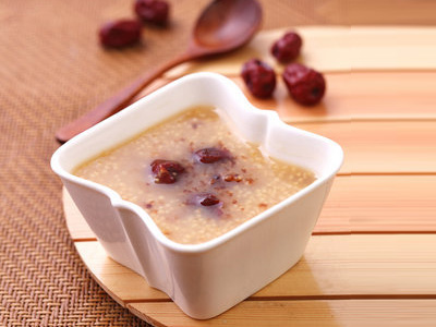 管文贤主任:芦苇根茎茶,鸡内金茶,蒜头茶,菱角姜附粥,荠菜花莲子藕粥