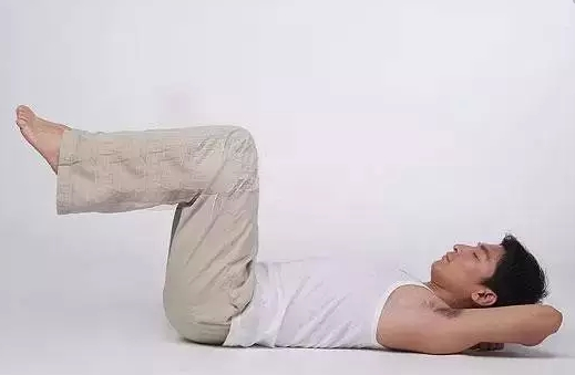 食补不如功补每天晚上抬脚15分钟防治大小病效果非常好
